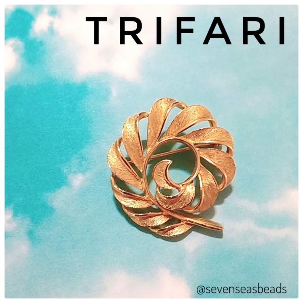 💘Trifari Spiral Leaf 1950s-60s